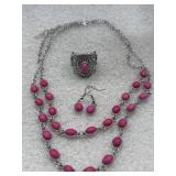hot pink and silver-toned jewelry set features a