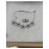 Hoppin Hibiscus necklace and earring set features
