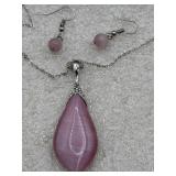 silver-tone jewelry set features a