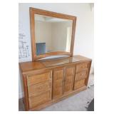 Thomasville Dresser/mirror