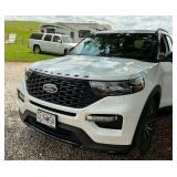 2023 White Ford Explorer SUV