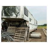 2001 Sundowner Sierra 8012 Horse Trailer Camper. Does have title.