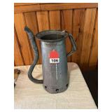 Antique HUFFMAN 5 Quart oil can with flex spout and thumb control, 1930