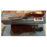 CASE Hunter Ridgeback with leather sheath and box and Rosewood handle new
