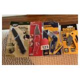 4 blister packs of knives