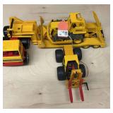 Digger Dan Lot 5: Semi Truck Bulldozer Forklift