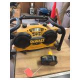 Dewalt worksite radio charger with battery DC011