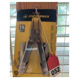New Leatherman (Supertool) with leather sheath