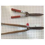 1 standard CORONA shear and 1 long handled CORONA shear