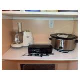 Kitchen Appliance Lot: Black and Decker Food Processor, Crock-Pot Slow Cooker, and Hamilton Beach Electric Knife Set
