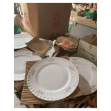 Gold standard porcelain dishes
