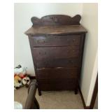 Antique chest of drawers no contents
