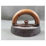 Vintage Woodyatt Cast Iron Clothes Iron
