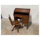 Vintage  Wood Kidï¿½s Roll Top  Desk w/ Chair