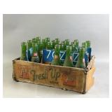 Vtg 7 Up Glass Bottles With Carrying Case