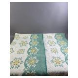 1960/ Daisy Pattern Vintage Style Quilt