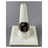 Menï¿½s 10k Gold Ring featuring Initial Letter J