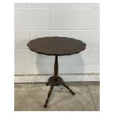 Vintage-style Pie Crust Side Table