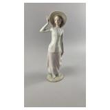Lladro Figurine, ï¿½Breezy Afternoonï¿½ #5682