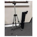 Easel & Projector Screen w/ Carrying Case