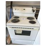 FRIGIDAIRE 4 BURNER ELECTRIC STOVE & OVEN