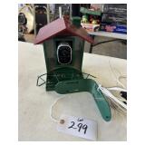 DIGITAL CAMERA BIRD FEEDER