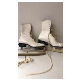 Ladies Ice Skates.  Size 6.  Vintage.