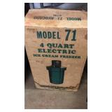 4 Quart electric Ice cream freezer. Vintage.