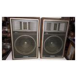 2 SOUNDESIGN SPEAKERS.