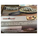 SKOOKIE Set.  Incl. 2- 7in cast iron mini