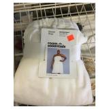 Room Essentials Shower Wrap
31x39in
Plush and