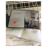 Threshold Round Tablecloth
Seats 4 to 6 
70in