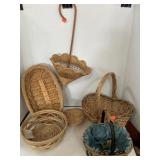 Lot of 6 baskets.