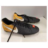 NIKE Tiempo. Cleats. Size 10.5.