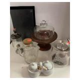 Mixed lot of serving pieces.