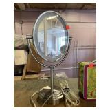 Make-Up Mirror with Light (Works)