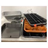 Misc baking pans. Including loaf pans & brownie