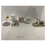 Lot of teacups & decor.