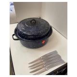 Granite ware cook pot & 5 knives. Bridell