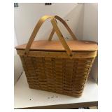 Picnic Basket w/12 Place Setting of Plastic