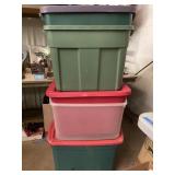 Lot of 5 totes. 3 have lids.