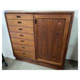 7 Drawer Dresser w/ 3 shelves