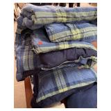 Complete bedding set. Comforter. Pillows w/