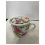 Tea cup with diffuser & lid.
