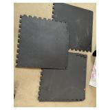 3 interlocking rubber mats. 24in square