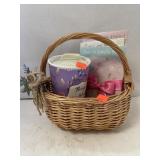 Basket w/ covered cup & notecards.