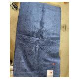 Cotton bath rug. 24x 40