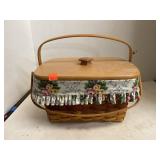 Longaberger Picnic Style Basket w/Wooden Lid And