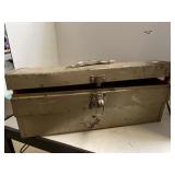 Metal Toolbox w/Tray. 19 x 7.5 in.  8 in deep