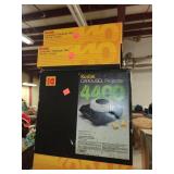 Kodak Carousel Projector 4400  & 2 Cnt Slide